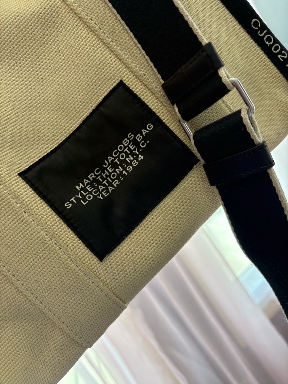 Marc Jacobs Medium Tote Bag in tan & black - Picture 8 of 9